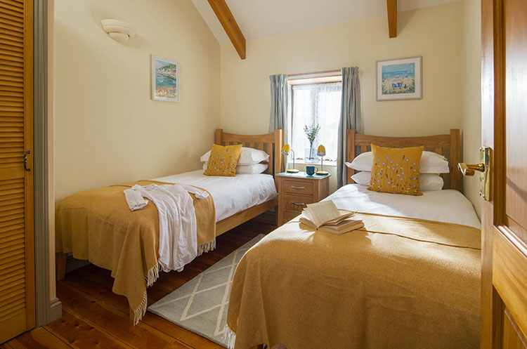 twin bedroom