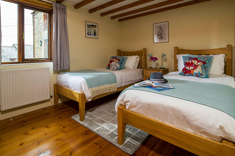 twin bedroom