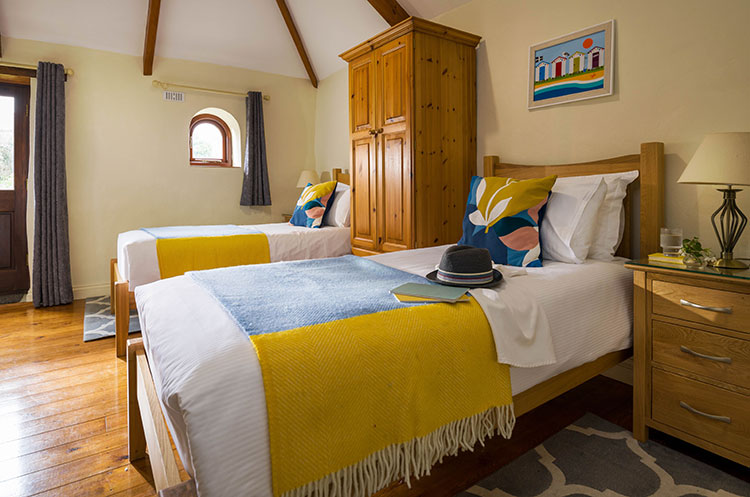 twin bedroom